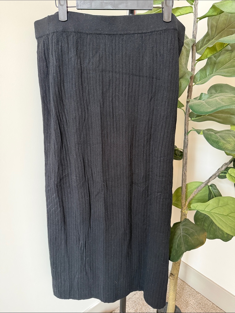 Max Studio Black Ribbed Midi Skirt